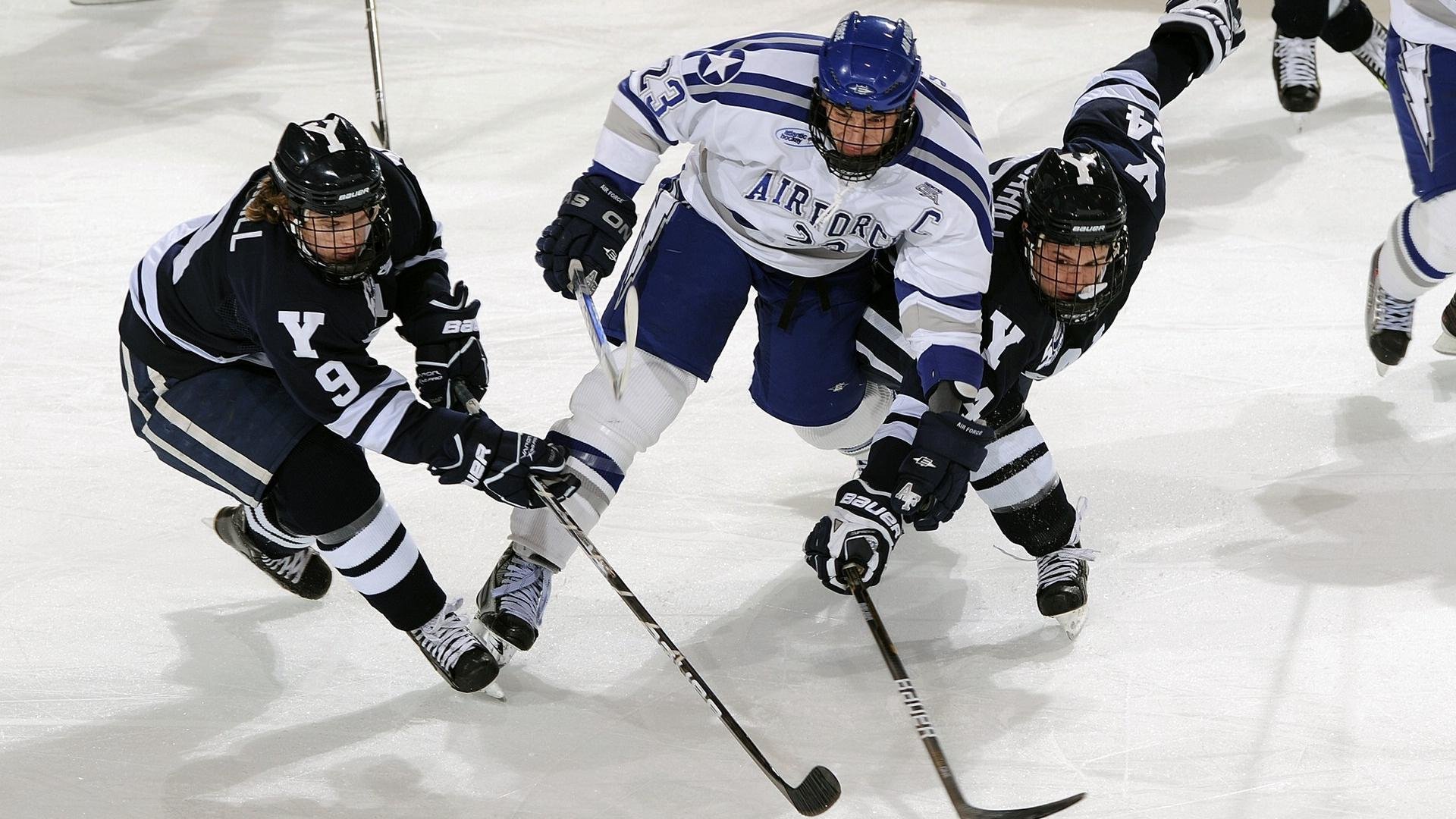 掘金翻盘步行者，系列赛焦点战中约基奇双手暴扣点燃全场，掘金队约基奇之前的中锋